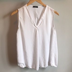Flowy sleeveless top in white